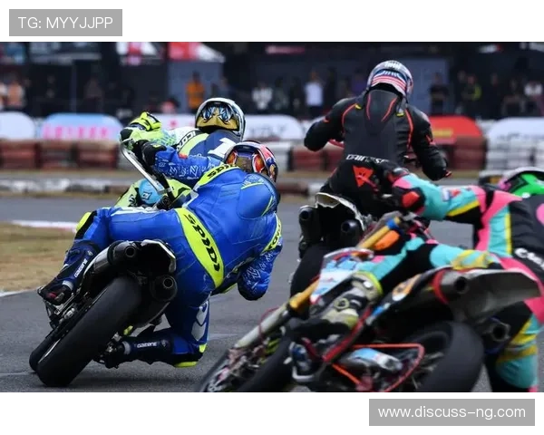 意大利大奖赛惊喜不断摩托车赛场竞争激烈选手争夺冠军